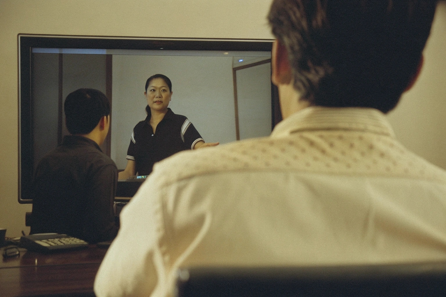 Split-screen of industrial production line: gloved hand on controls and a close-up of a chain.